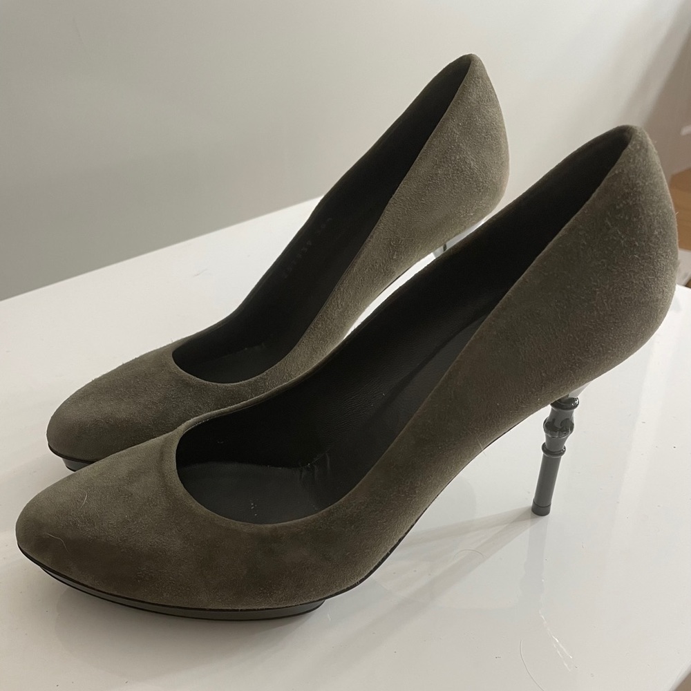 AUTH GUCCI OLIVE SUEDE HEELS SIZE 38.5